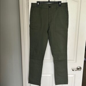 Uniqlo Size 34 Olive Military Green Chino Pants